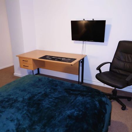 Lovely Rooms In A Quiet Place Of Woking Eksteriør bilde