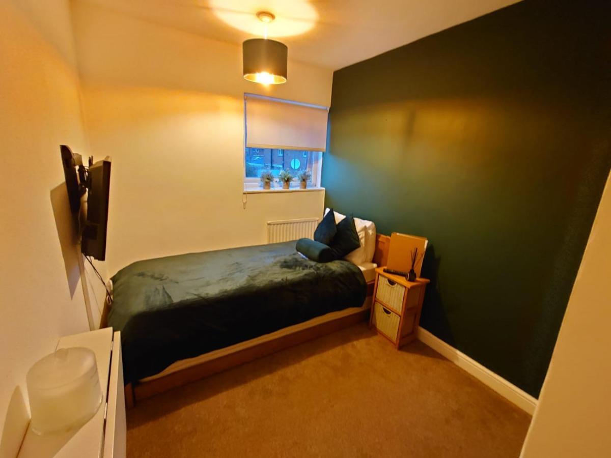 Lovely Rooms In A Quiet Place Of Woking Eksteriør bilde