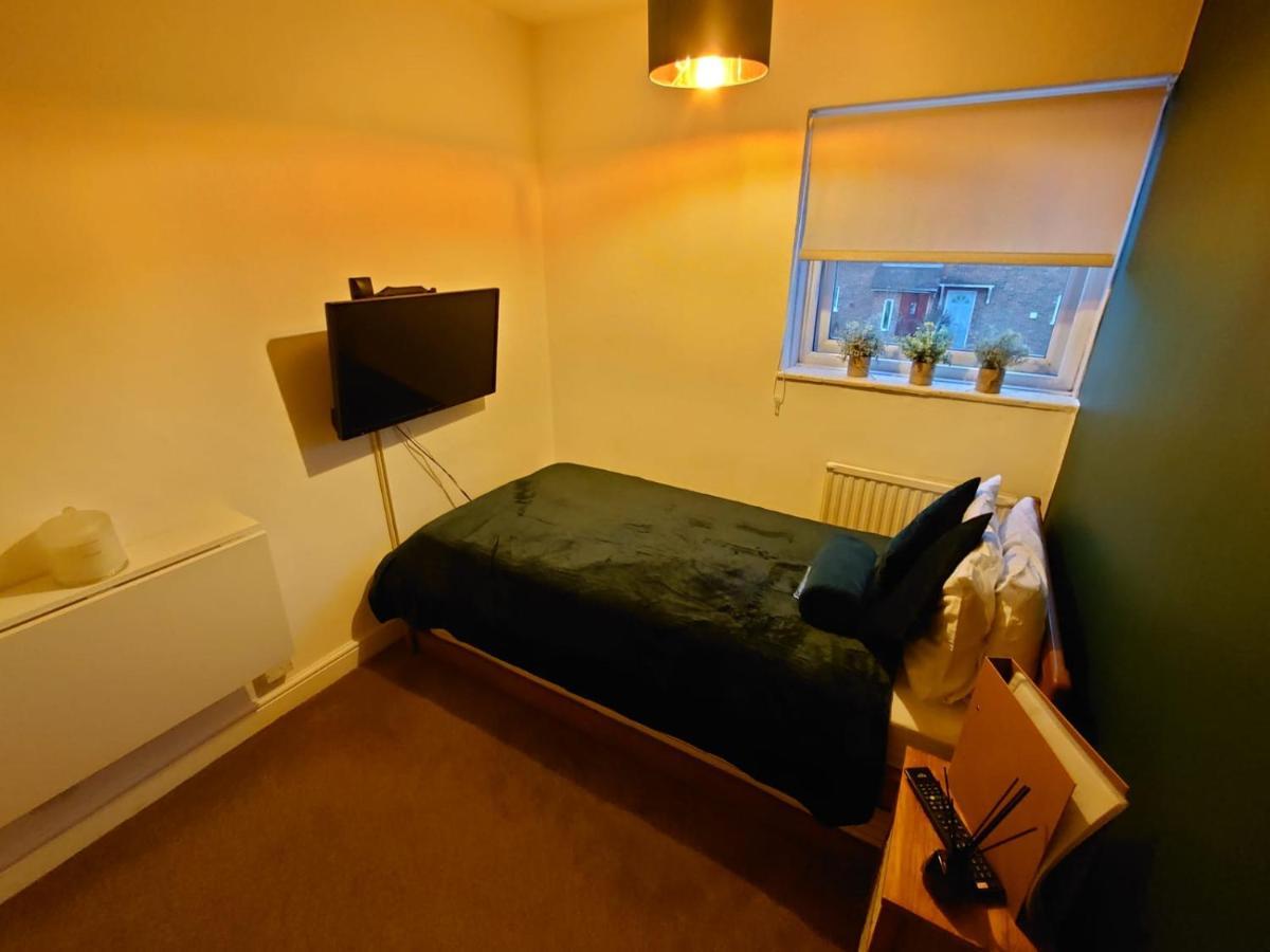 Lovely Rooms In A Quiet Place Of Woking Eksteriør bilde