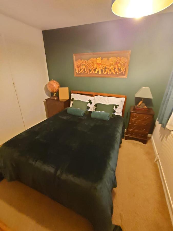 Lovely Rooms In A Quiet Place Of Woking Eksteriør bilde