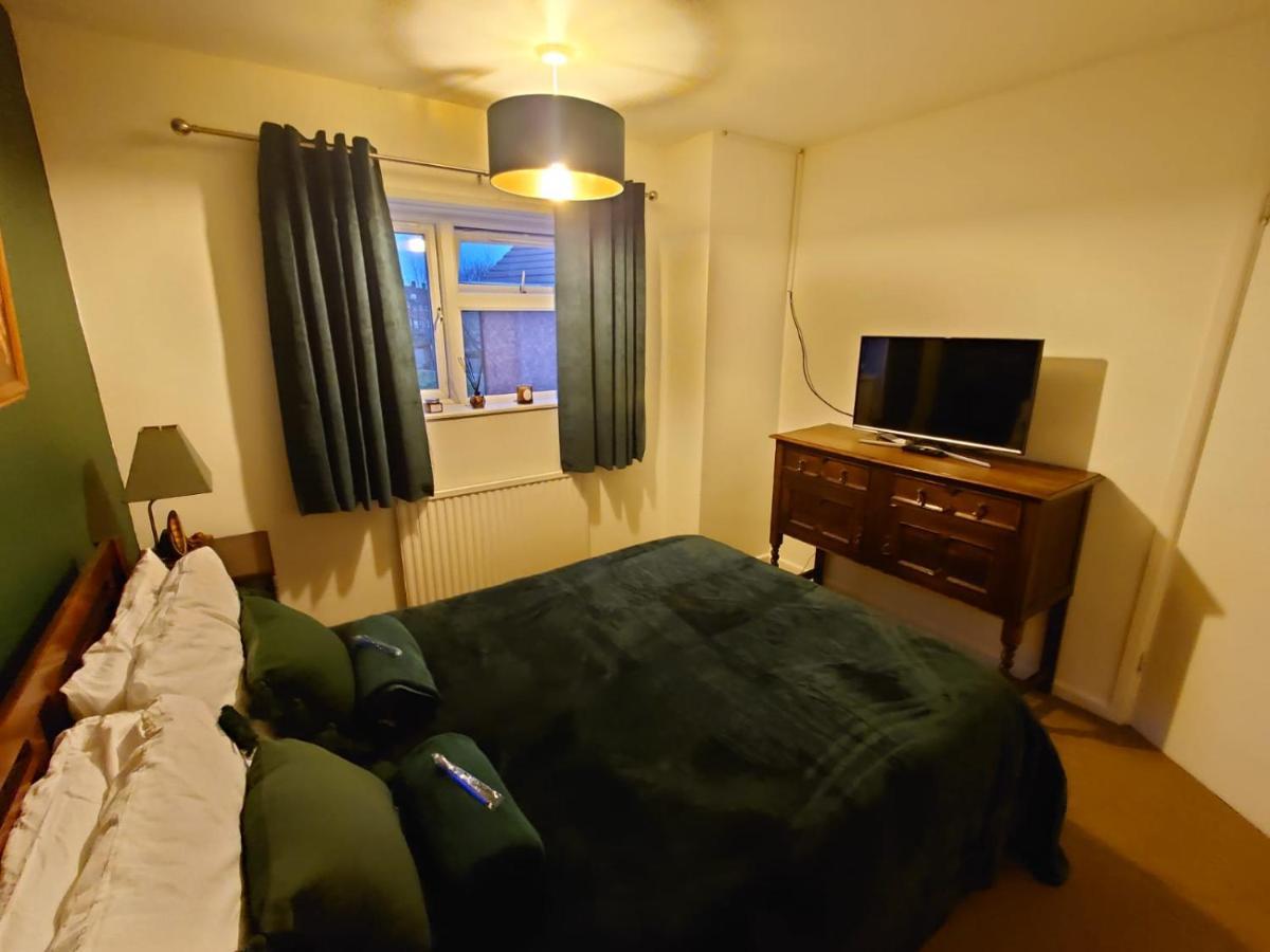 Lovely Rooms In A Quiet Place Of Woking Eksteriør bilde