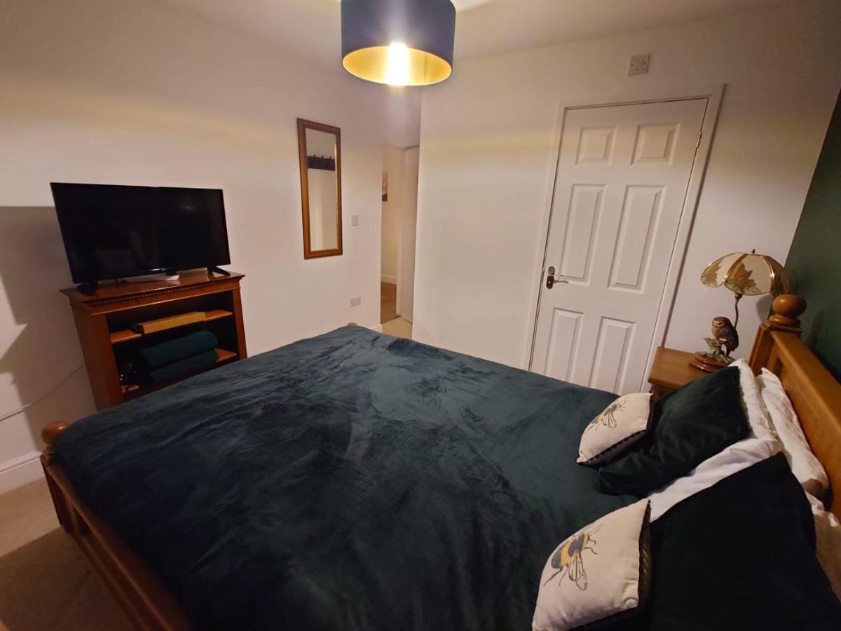 Lovely Rooms In A Quiet Place Of Woking Eksteriør bilde